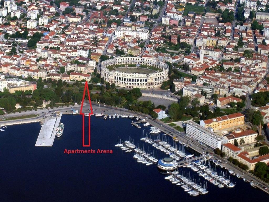 Apartments Arena Pola Esterno foto